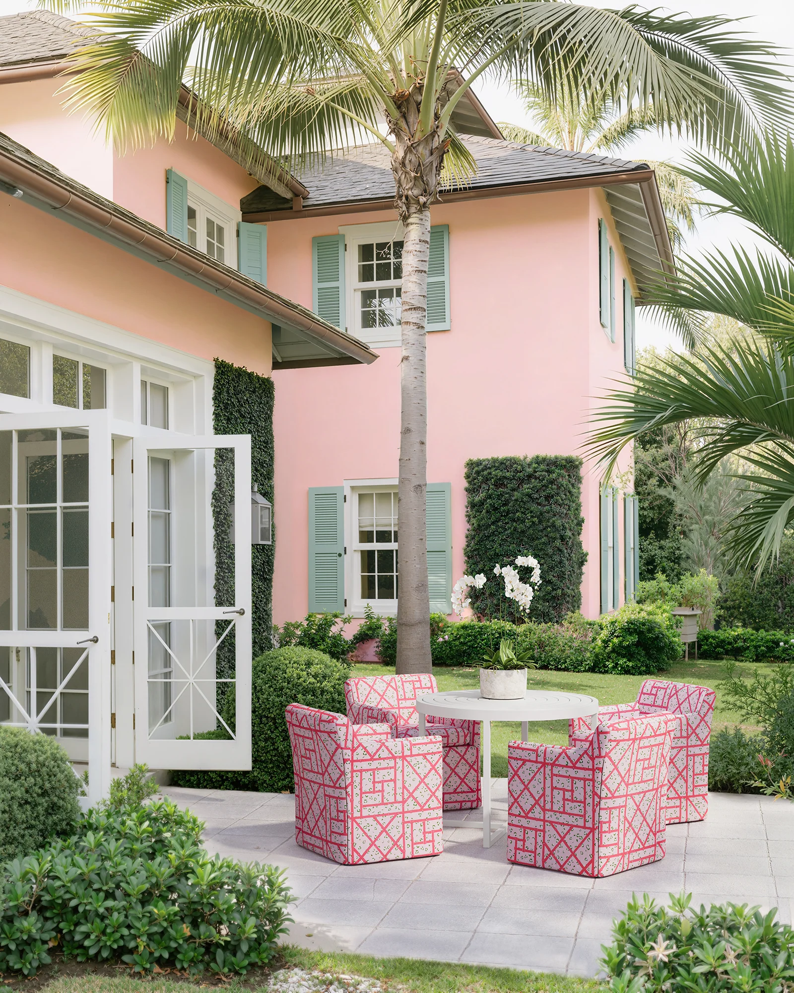 oomph Outdoor Upholstered Dining and Game Chair - Image 4
